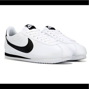 Black and white nike cortez size US9